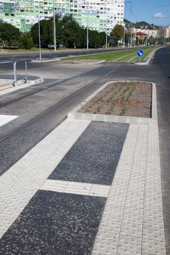 Leier Taktilis vezetőkő bordás fehér 20x20x6 cm